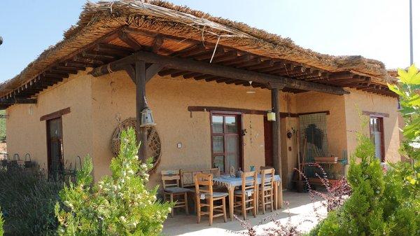 Köyün kerpiç evleri büyük ilgi görüyor