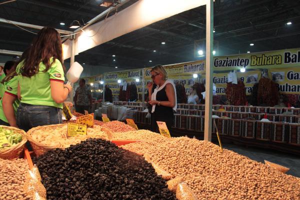 Kebap dumanı nedeniyle Mehmet Erdem konseri iptal edildi