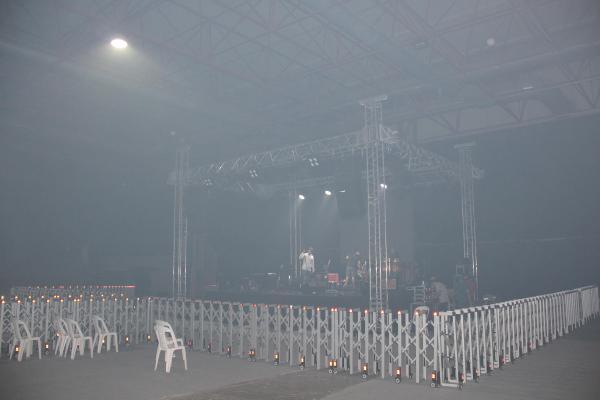 Kebap dumanı nedeniyle Mehmet Erdem konseri iptal edildi