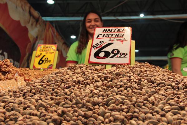 Kebap dumanı nedeniyle Mehmet Erdem konseri iptal edildi