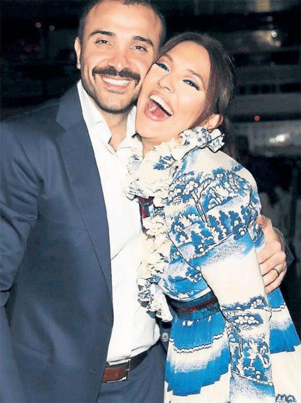 Demet Akalın evi terk ediyor