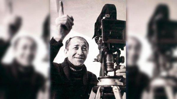 Bakan Ersoy yönetmen Ertem Eğilmez'i andı