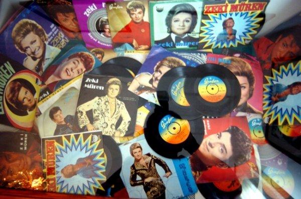 Zeki Müren'in müzedeki eşyalarına yoğun ilgi