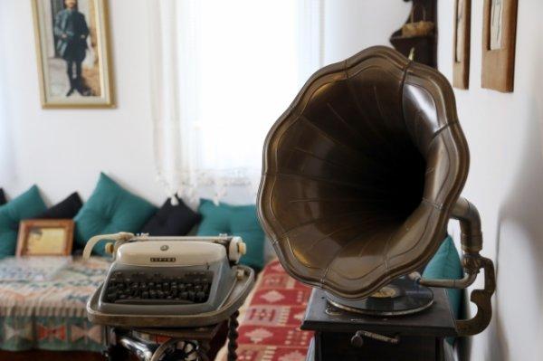 Zeki Müren'in müzedeki eşyalarına yoğun ilgi