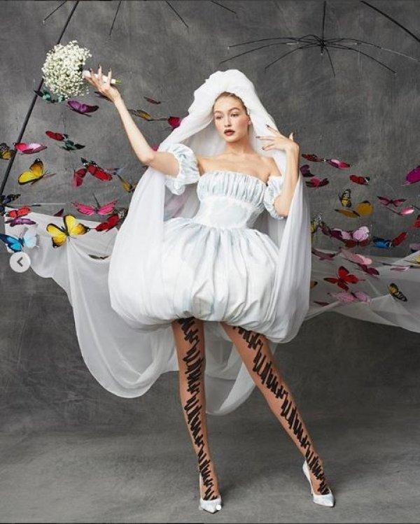 Gigi Hadid podyuma gelinlikle çıktı