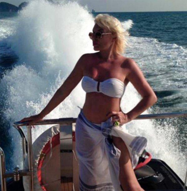 Ajda Pekkan gençlere taş çıkardı