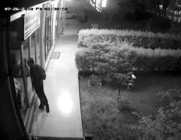 Fotoğrafçıya giren hırsız düğün görüntülerini de çaldı