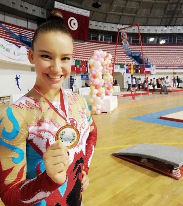 Cimnastikçi Ayşe Begüm Onbaşı'dan bir madalya daha