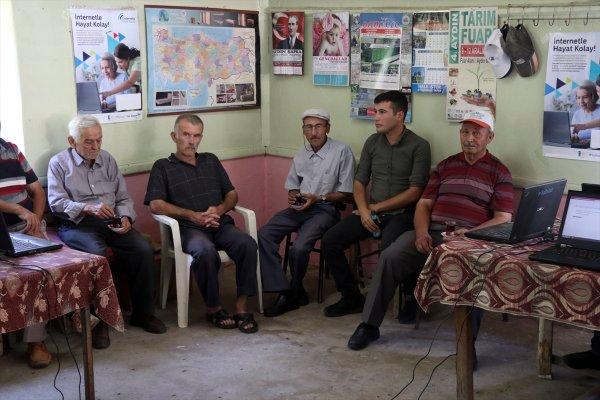 Mahalle kıraathanesinde internetle tanıştılar