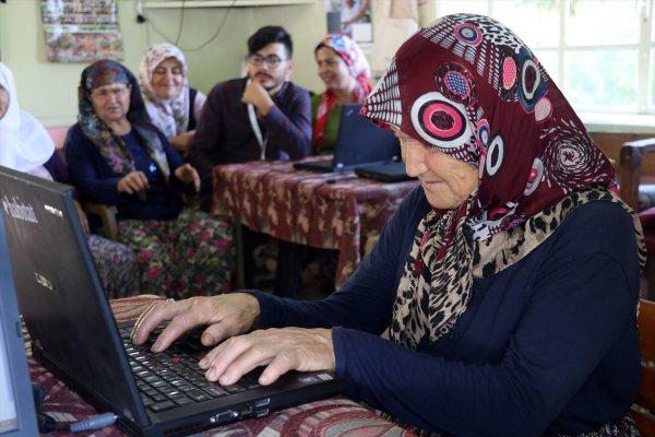 Mahalle kıraathanesinde internetle tanıştılar