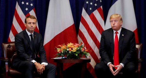Trump ile Macron'un gergin buluşması