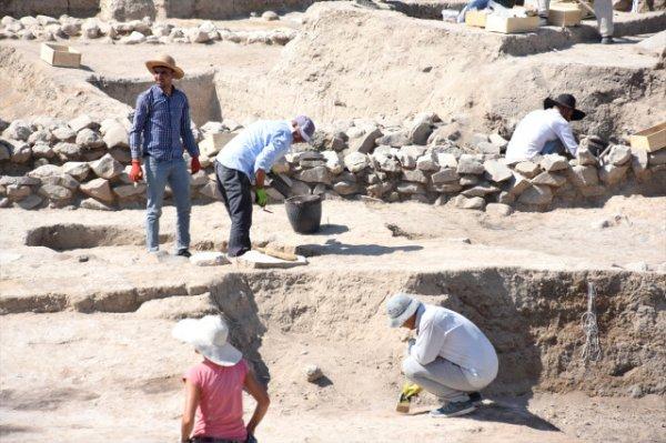 Statülerini göstermek için kafatasları değiştirilmiş