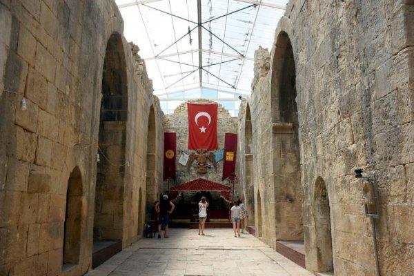 Tarihe meydan okuyan kervansaray: Alarahan