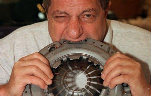 Uçak dahil her şeyi yiyebilen adam: Michel Lotito