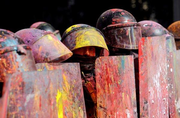 Katalonya'nın özgürlük referandumunun yıl dönümünde dayak