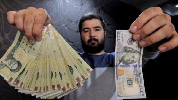 İran'da sarraflarda dolar izdihamı
