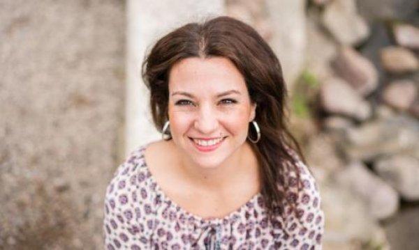 Kiraz Ağacı ile Aramızdaki Mesafe - Paola Peretti