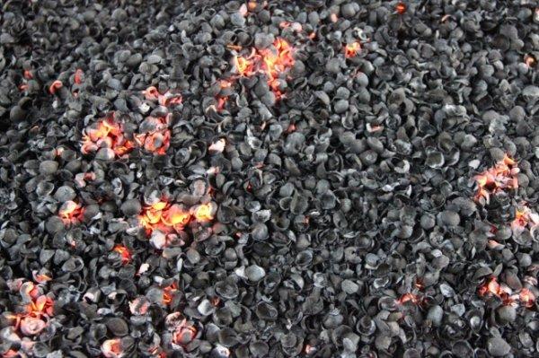 Fındık kabuğundan mangal kömürü üretiliyor