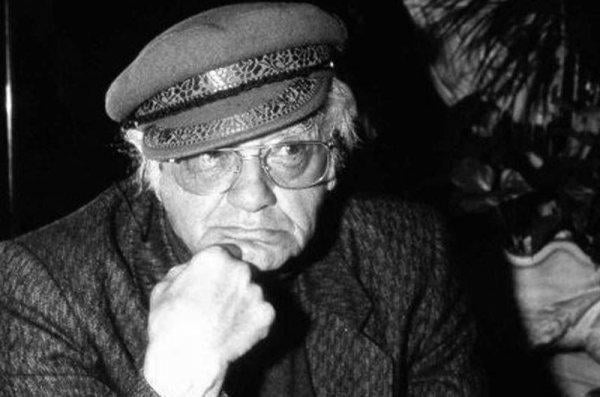 Türk şiirinin romantik şairi Attila İlhan anılıyor