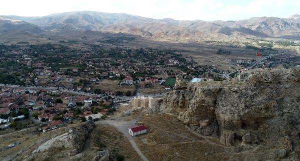 788 yıllık Türk kalesi