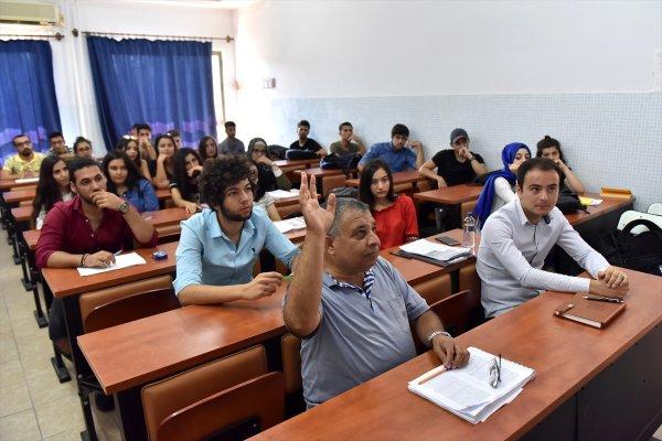 Hem öğretmen hem öğrenci