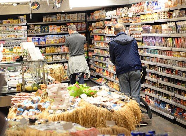 Ferzan Özpetek, İtalyan eşiyle alışverişte