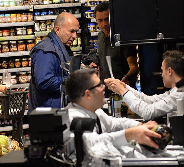 Ferzan Özpetek, İtalyan eşiyle alışverişte