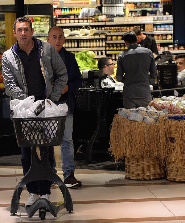 Ferzan Özpetek, İtalyan eşiyle alışverişte