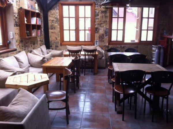 Taksim’de kolay kolay bulamayacağın gizli kafeler