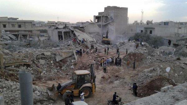 Esad rejimi yerlerinden edilenlerin evlerini yıkıyor