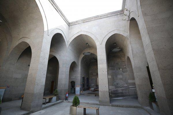 Gevher Nesibe Medresesi, ziyaretçilerini bekliyor