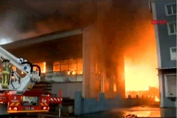 Esenyurt'ta 3 fabrikada yangın çıktı