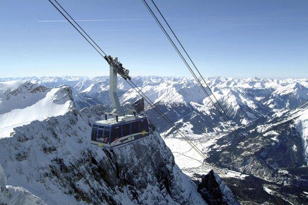 Snowboardlar Almanya'nın zirvesinde kayacak: Zugspitze
