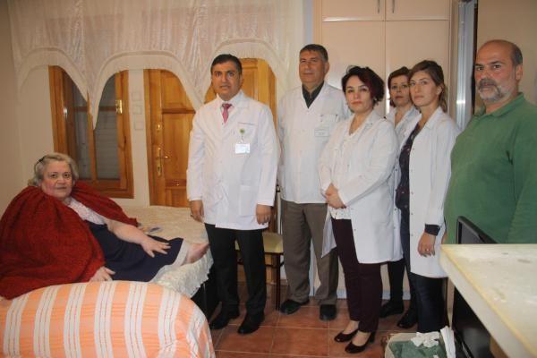 15 yıldır kilosu yüzünden evden çıkamıyor