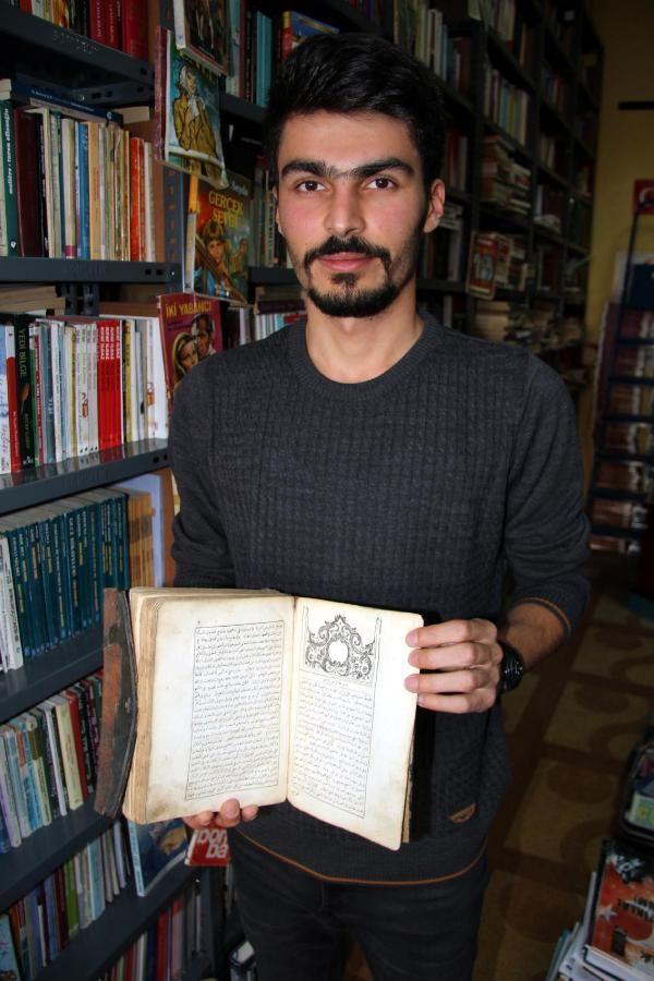 Çöpte bulduğu kitap hayatını değiştirdi