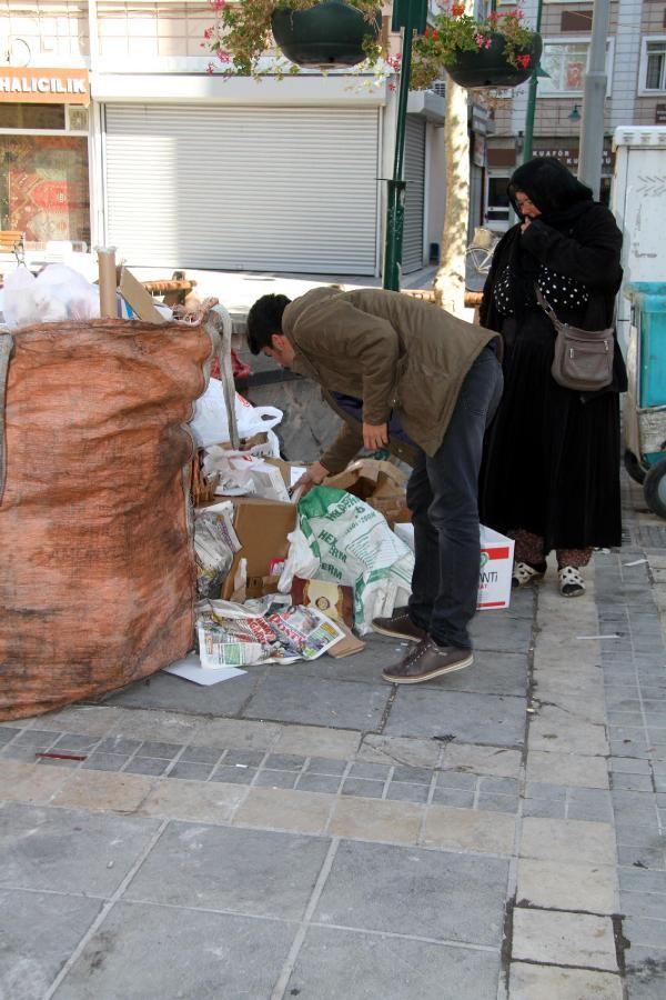 Çöpte bulduğu kitap hayatını değiştirdi