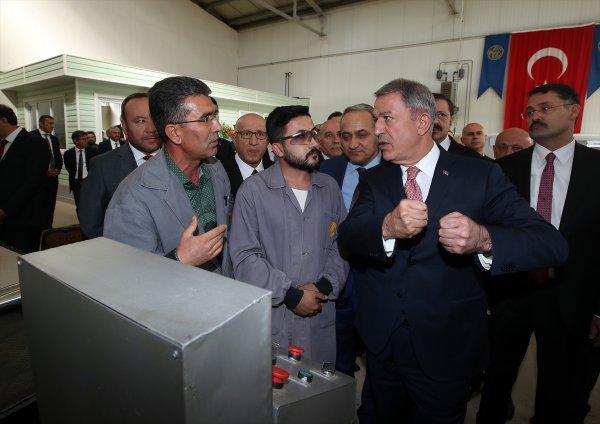 Hulusi Akar hazırlanan mühimmatları inceledi