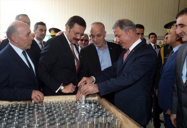Hulusi Akar hazırlanan mühimmatları inceledi