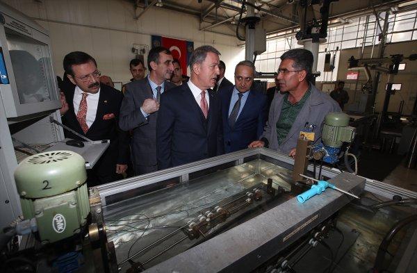 Hulusi Akar hazırlanan mühimmatları inceledi