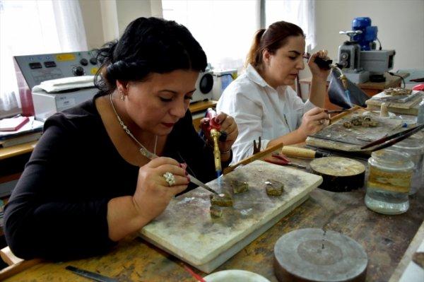 Padişahlarının eşyaları aksesuarlara uyarlandı