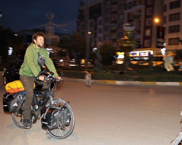 Brüksel'den Van'a bisikletle geldiler