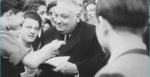 Usta şair Yahya Kemal Beyatlı anılacak