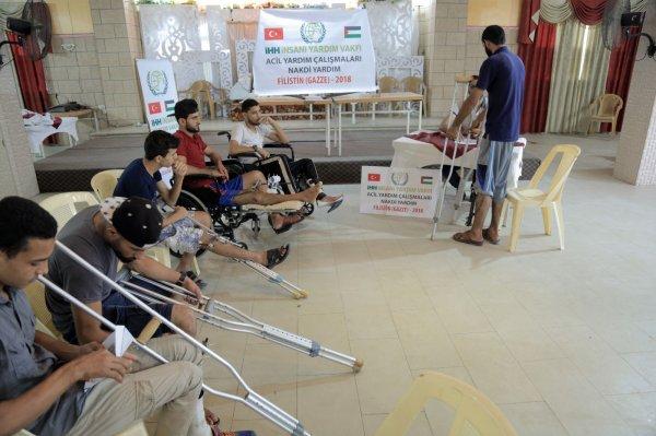 Gazzeli yaralılara maddi yardım