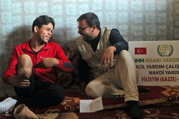 Gazzeli yaralılara maddi yardım