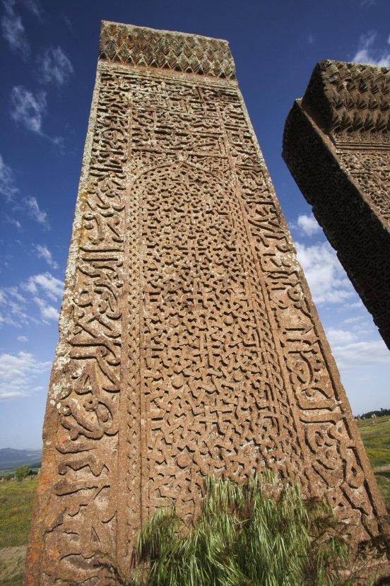 Selçuklu mezar taşları birer sanat eseri