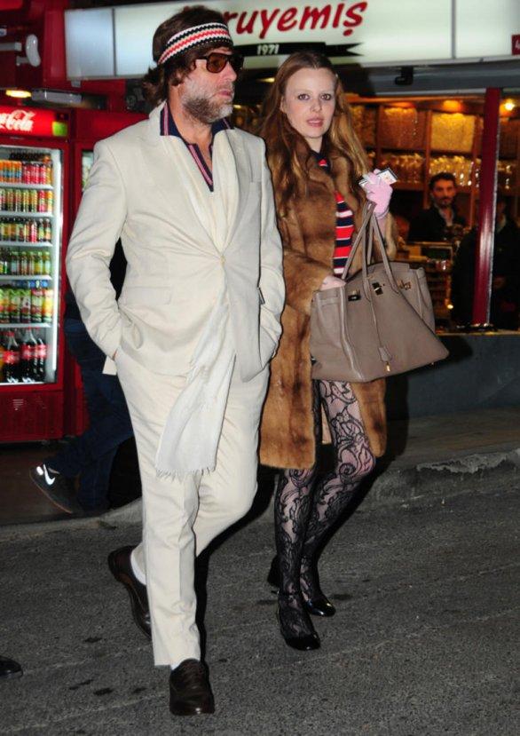 Naz Elmas içtiği sigaradan rahatsız oldu