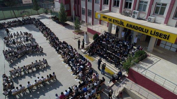 1200 kişi aynı anda kitap okudu