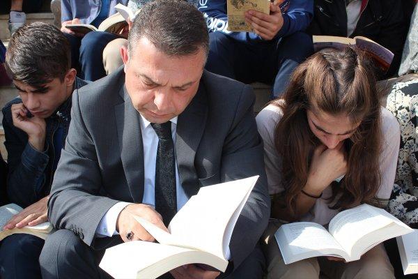 1200 kişi aynı anda kitap okudu