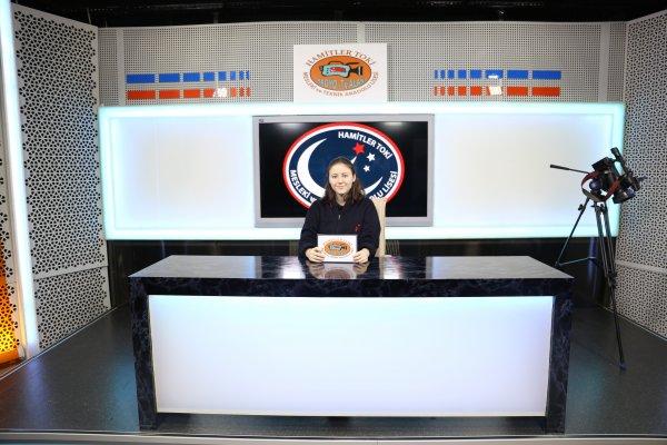 Liseli öğrenciler okulda canlı yayında haber sunuyor