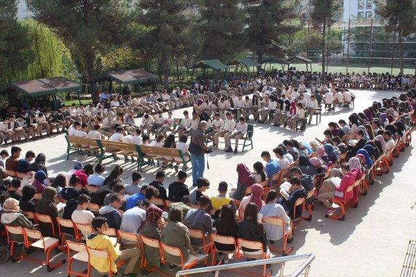 1200 kişi aynı anda kitap okudu